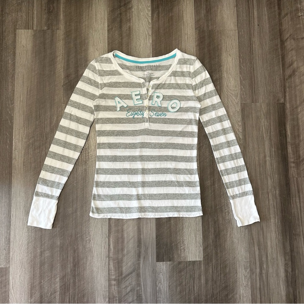 Y2k gray and white striped Aeropostale long sleeve